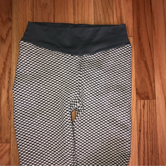 Honeycomb scrunch leggings-Small - Picture 4 of 9